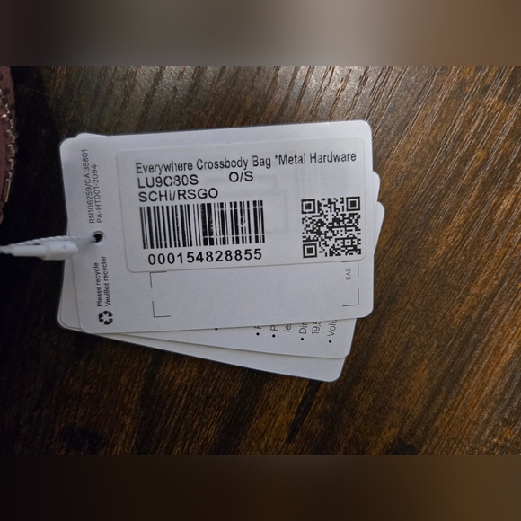 Lululemon Everywhere Crossbody Bag Metal Hardware New - Picture 2 of 3